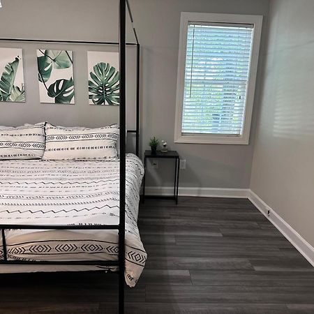 Simple Elegant Townhouse Dt Raleigh Ncsu Apartment Exterior photo