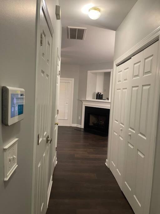 Simple Elegant Townhouse Dt Raleigh Ncsu Apartment Exterior photo