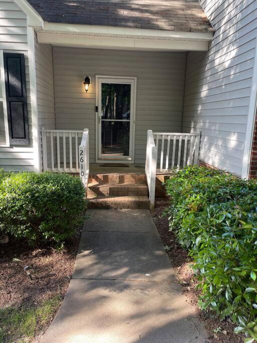 Simple Elegant Townhouse Dt Raleigh Ncsu Apartment Exterior photo