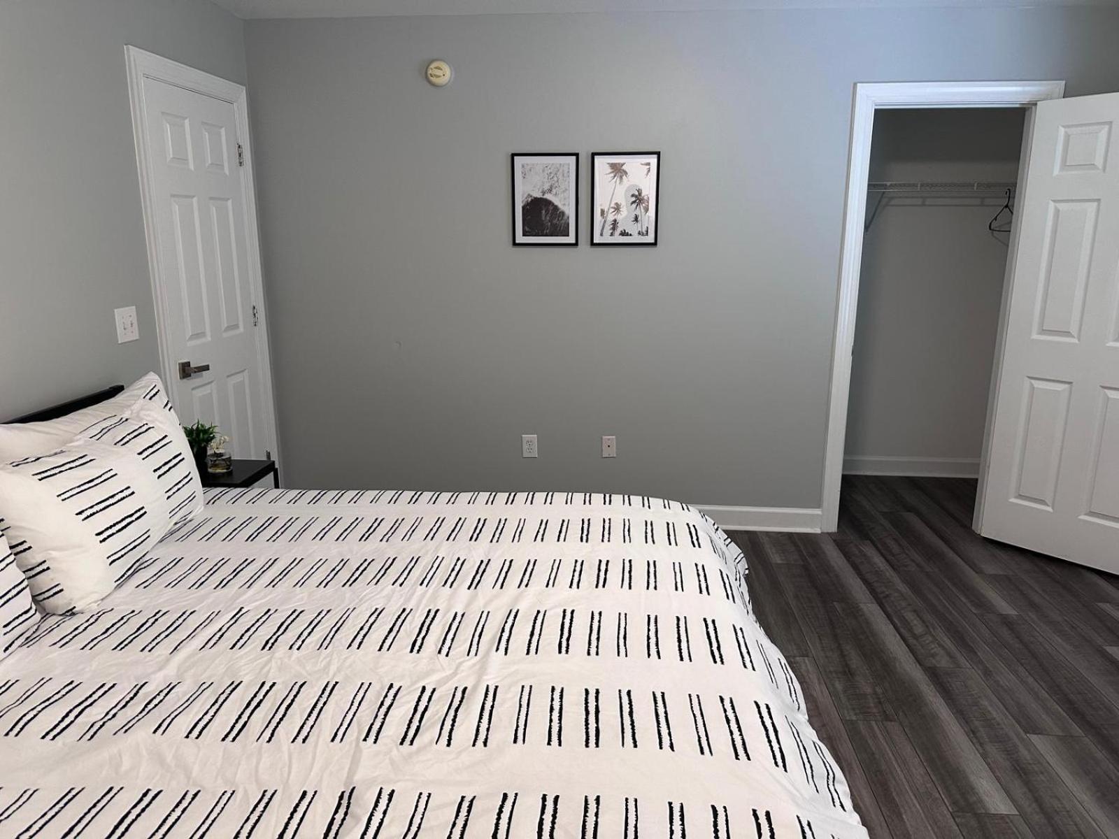 Simple Elegant Townhouse Dt Raleigh Ncsu Apartment Exterior photo